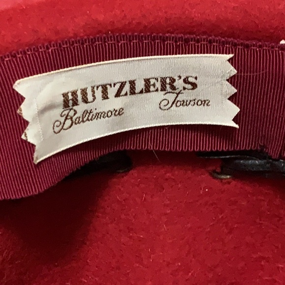 Hutzler’s vintage Touch Of Red felt hat with faux fur and lacing - Picture 6 of 7